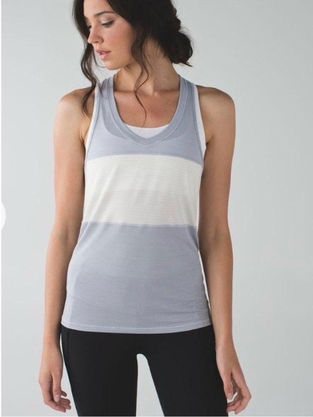 Lululemon Pedal To The Medal Singlet
Silver Fox / Angel Wing White  Size 6